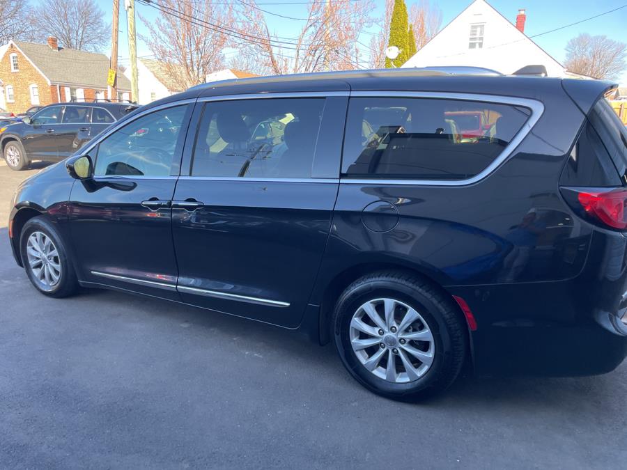 2019 Chrysler Pacifica Touring L FWD photo