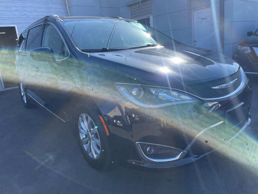 2019 Chrysler Pacifica Touring L FWD photo