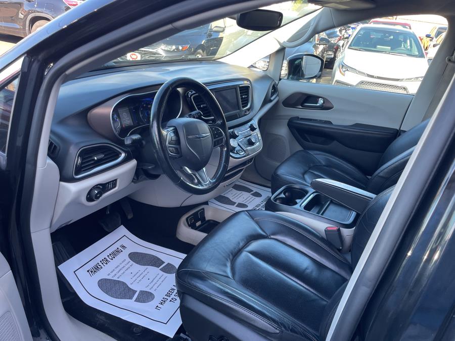 2019 Chrysler Pacifica Touring L FWD photo