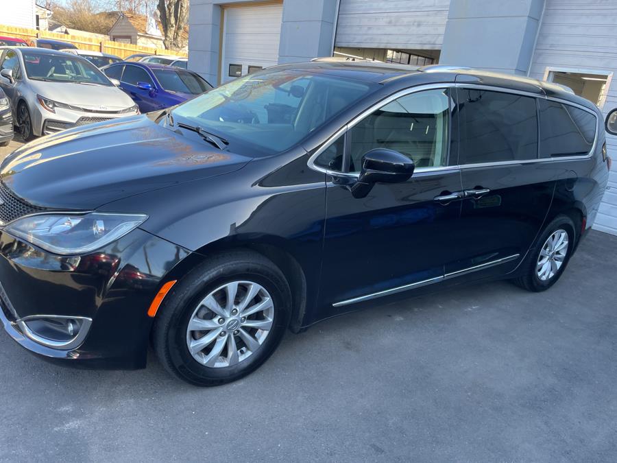 2019 Chrysler Pacifica Touring L FWD photo
