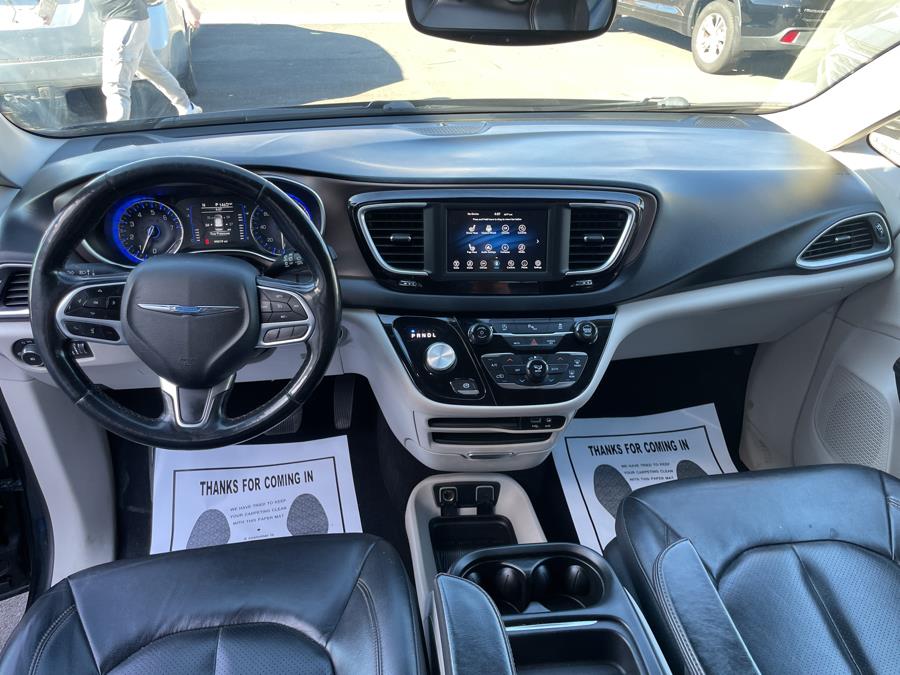 2019 Chrysler Pacifica Touring L FWD photo