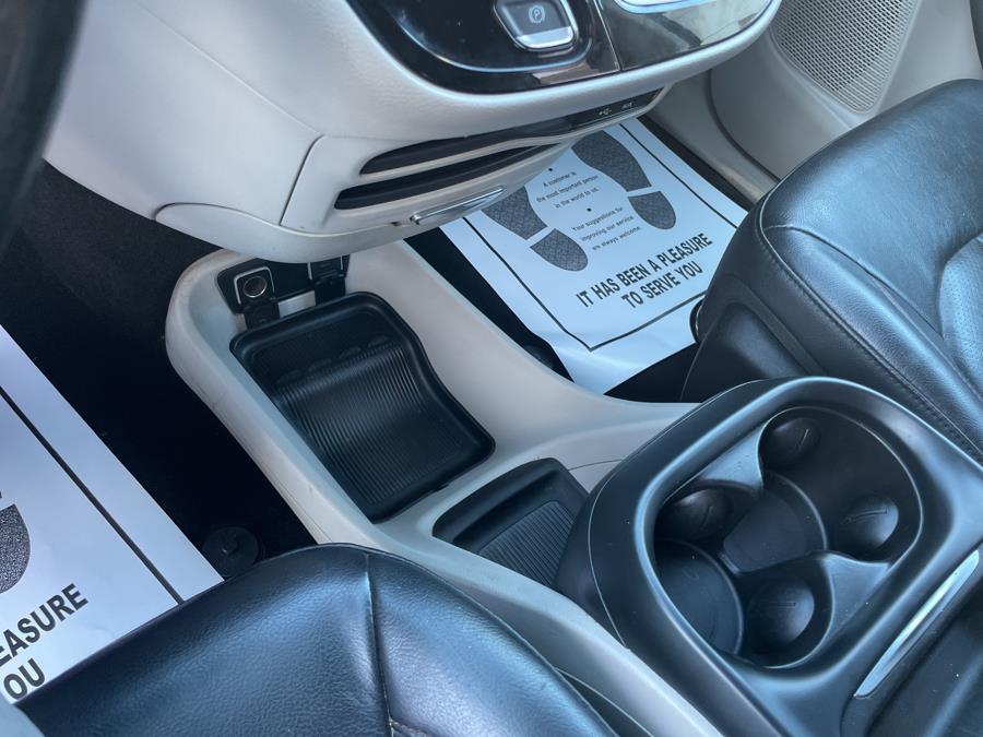 2019 Chrysler Pacifica Touring L FWD photo