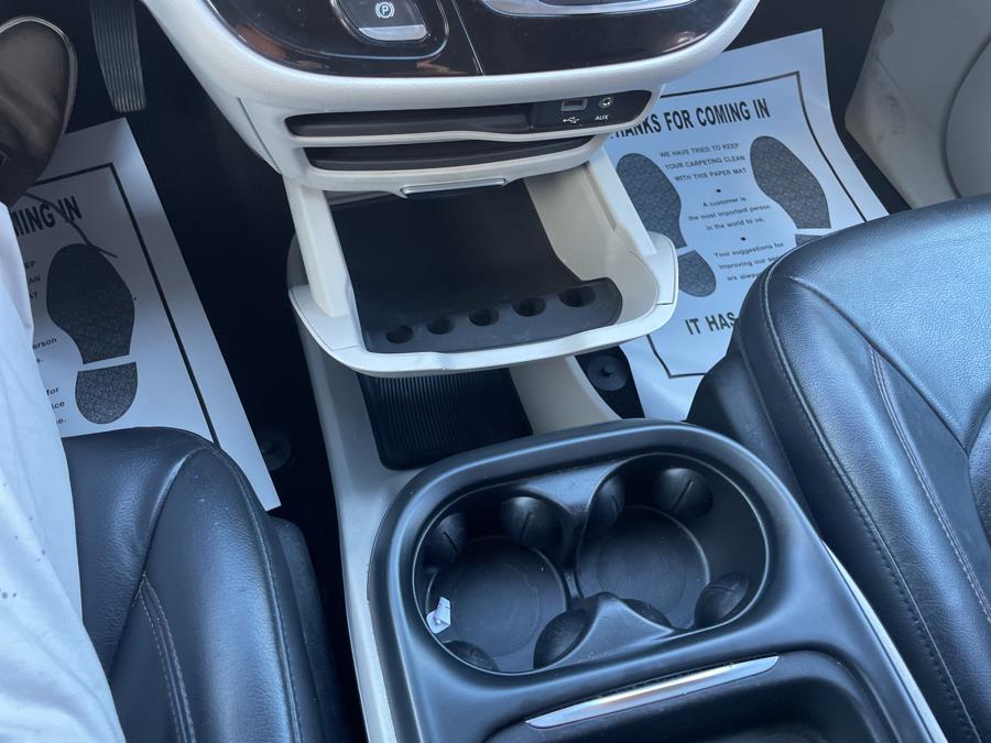 2019 Chrysler Pacifica Touring L FWD photo