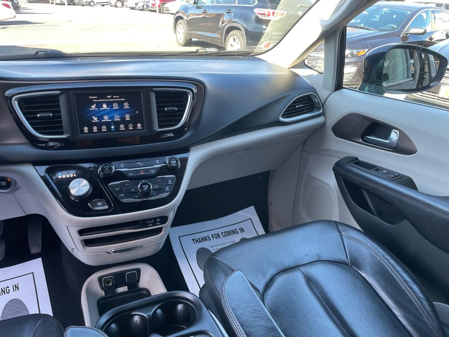 2019 Chrysler Pacifica Touring L FWD photo