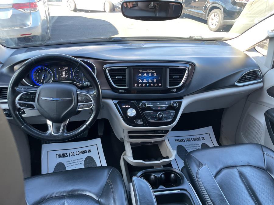 2019 Chrysler Pacifica Touring L FWD photo