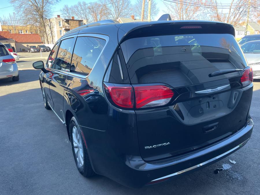 2019 Chrysler Pacifica Touring L FWD photo