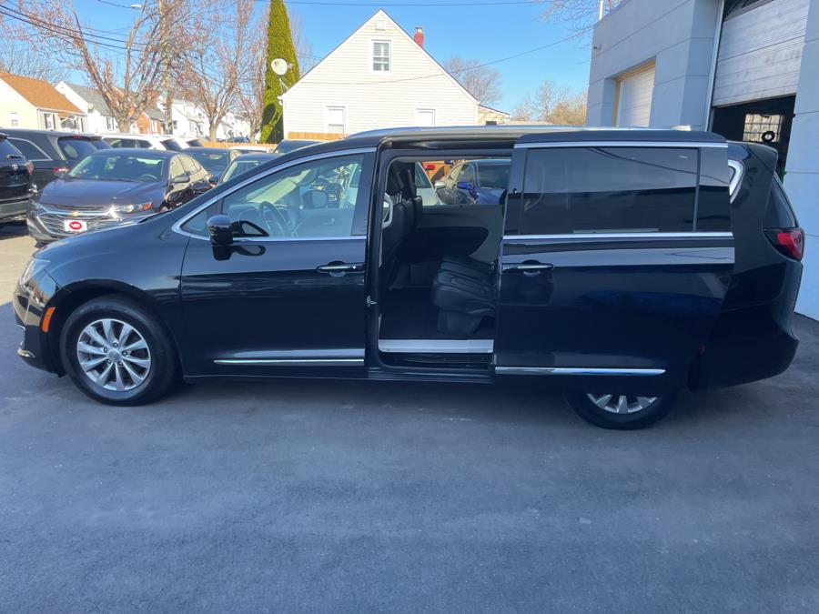2019 Chrysler Pacifica Touring L FWD photo