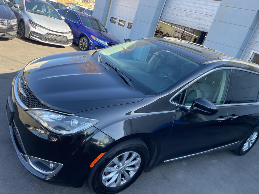 2019 Chrysler Pacifica Touring L FWD photo