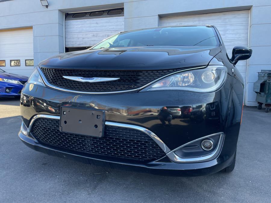 2019 Chrysler Pacifica Touring L FWD photo