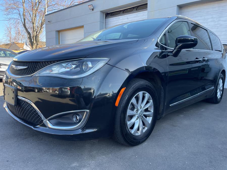 2019 Chrysler Pacifica Touring L FWD photo