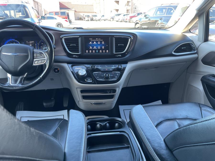 2019 Chrysler Pacifica Touring L FWD photo