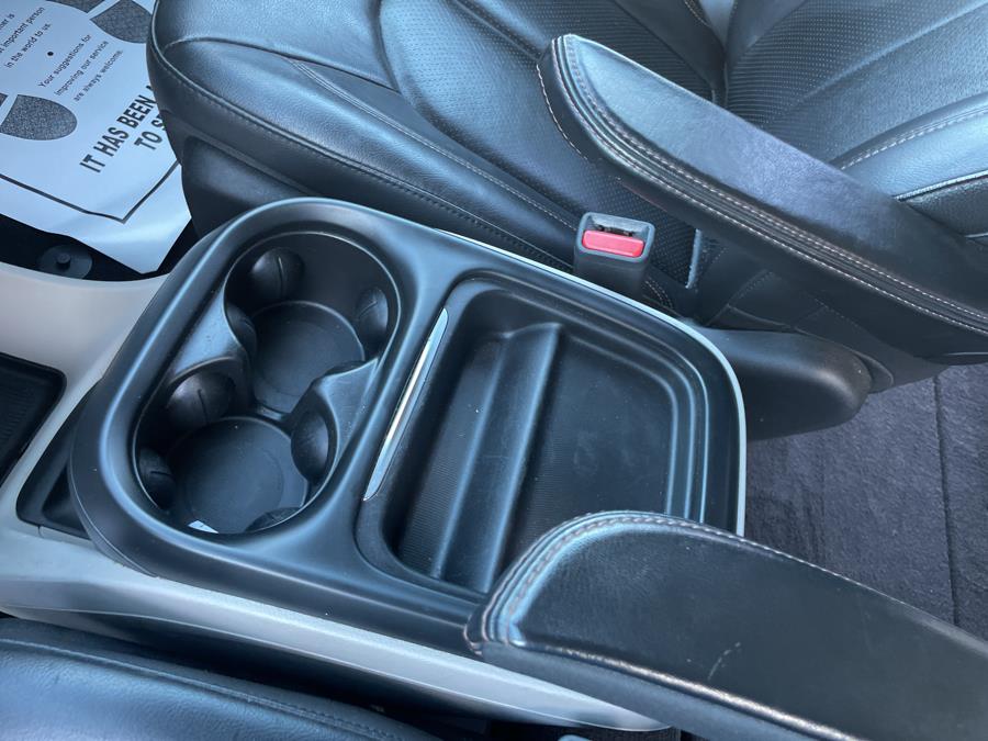 2019 Chrysler Pacifica Touring L FWD photo