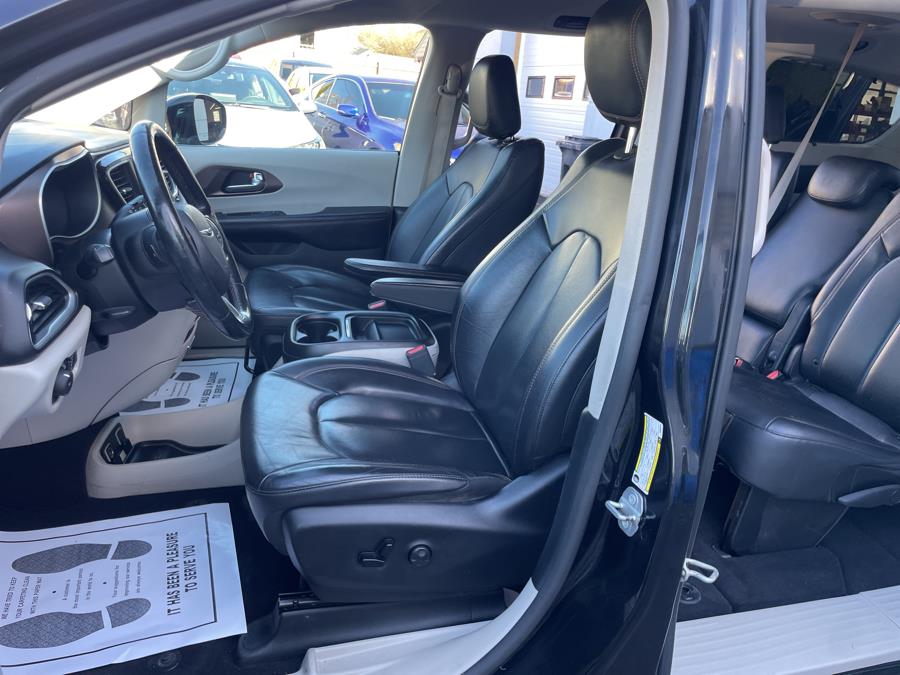 2019 Chrysler Pacifica Touring L FWD photo