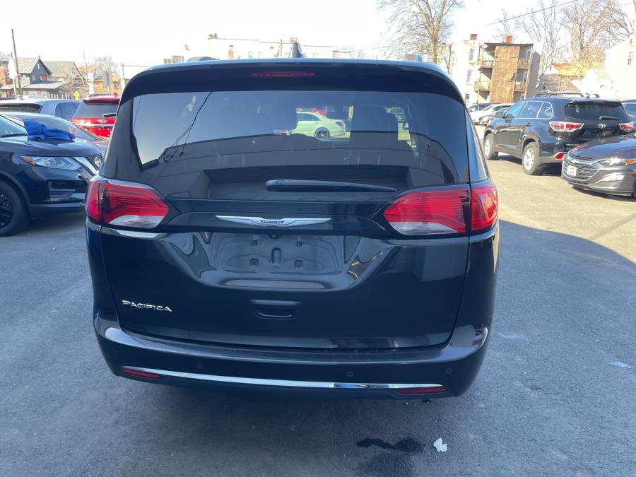 2019 Chrysler Pacifica Touring L FWD photo
