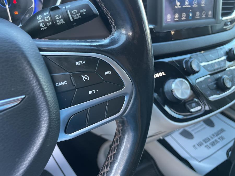 2019 Chrysler Pacifica Touring L FWD photo