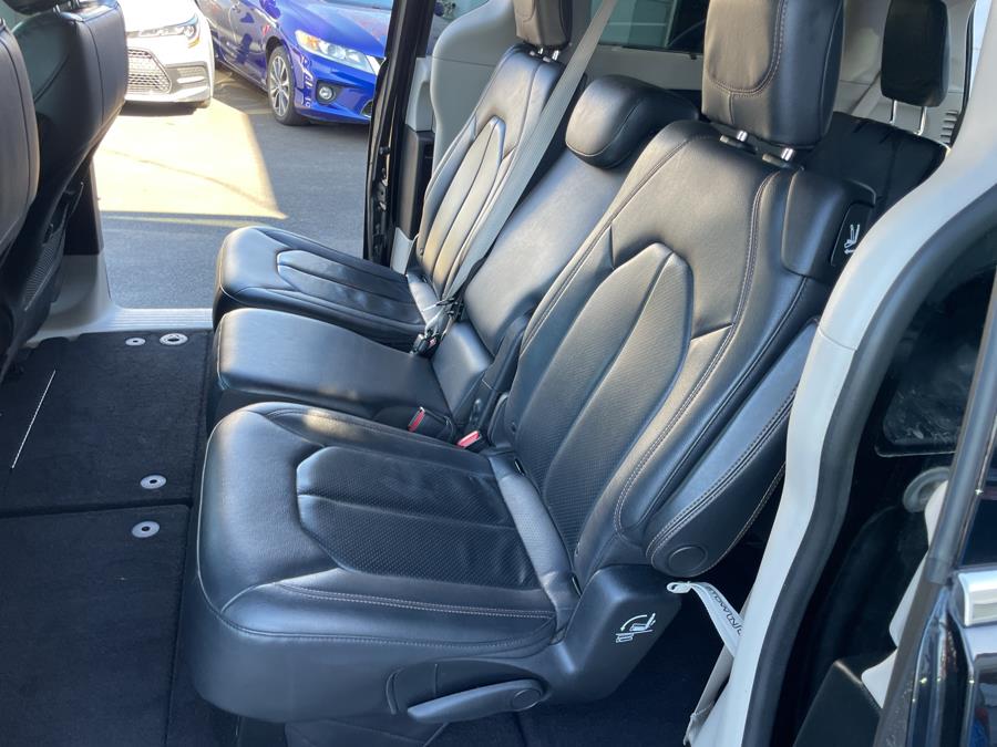 2019 Chrysler Pacifica Touring L FWD photo