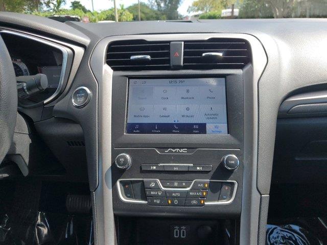 2020 Ford Fusion SE photo