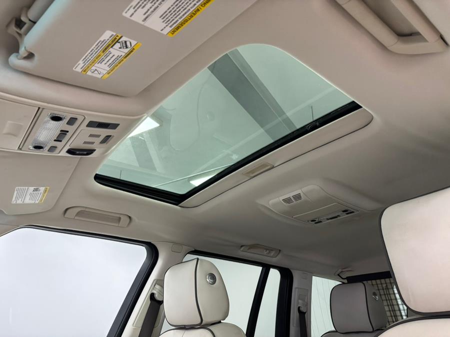 2010 Land Rover Range Rover HSE photo
