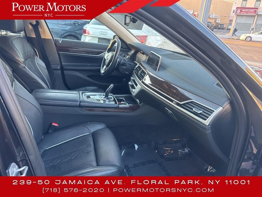2022 BMW 7-Series 740i xDrive photo