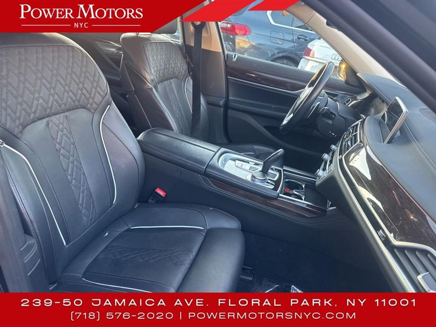 2022 BMW 7-Series 740i xDrive photo