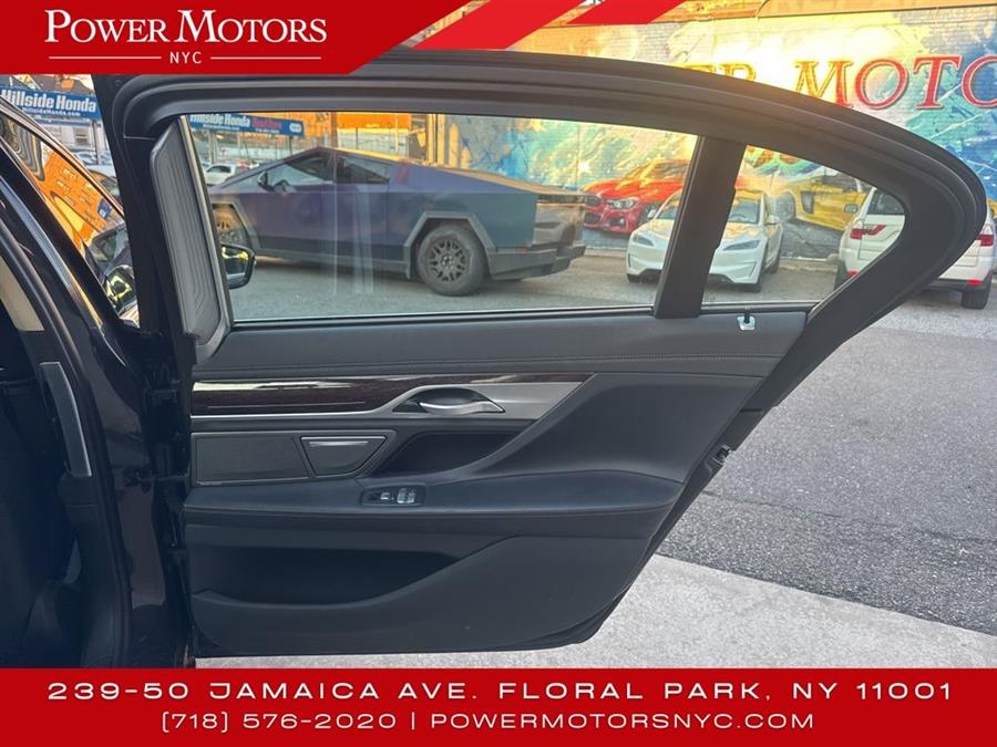 2022 BMW 7-Series 740i xDrive photo