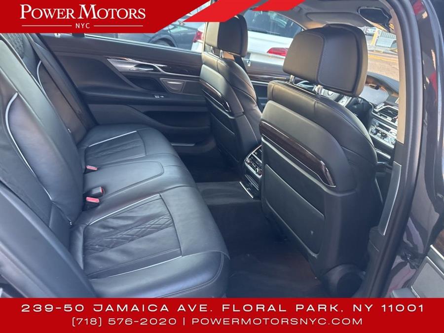 2022 BMW 7-Series 740i xDrive photo