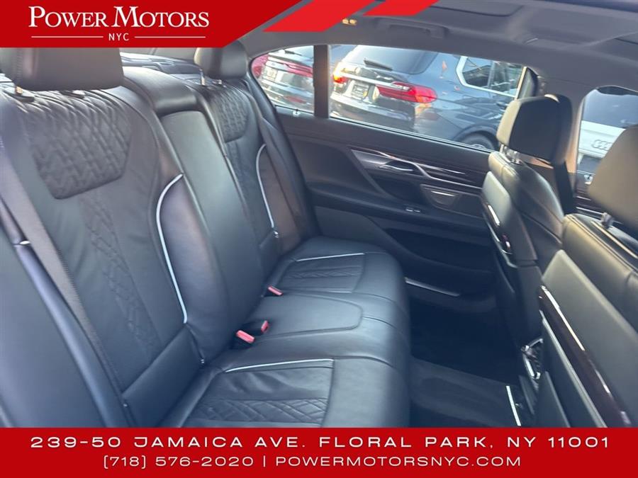 2022 BMW 7-Series 740i xDrive photo