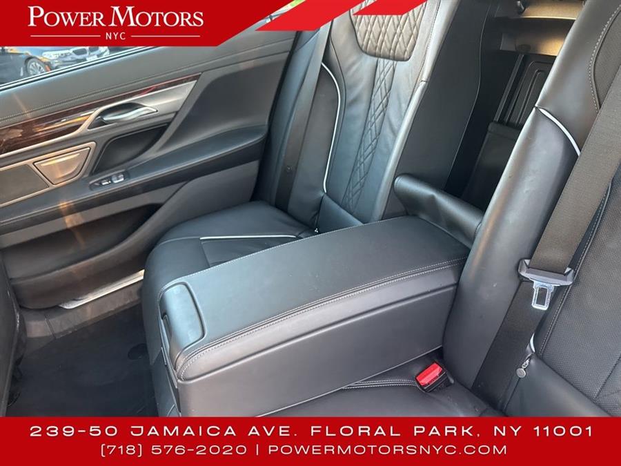 2022 BMW 7-Series 740i xDrive photo