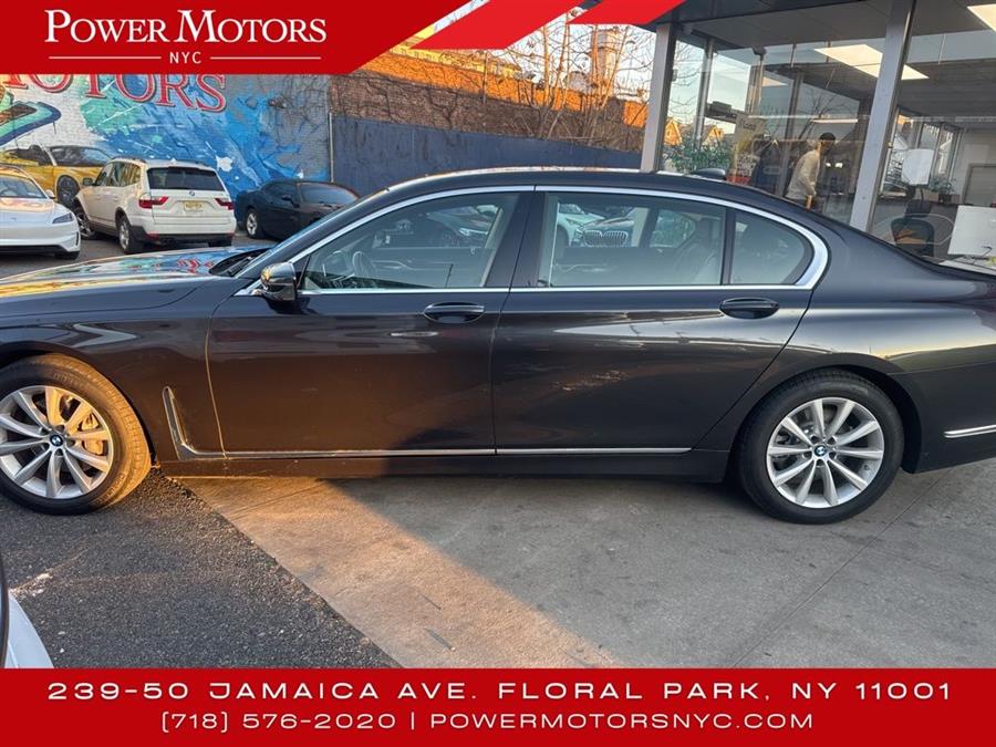 2022 BMW 7-Series 740i xDrive photo