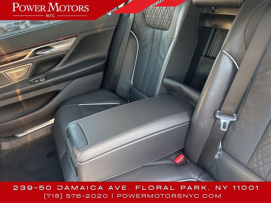 2022 BMW 7-Series 740i xDrive photo