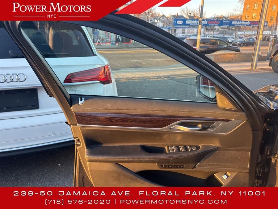 2022 BMW 7-Series 740i xDrive photo