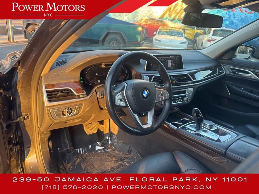 2022 BMW 7-Series 740i xDrive photo