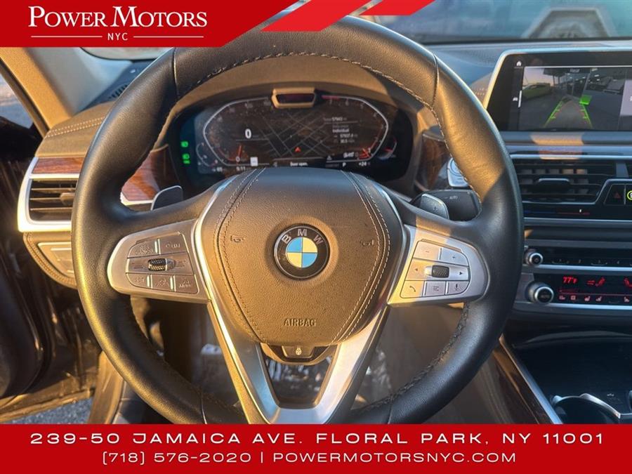 2022 BMW 7-Series 740i xDrive photo