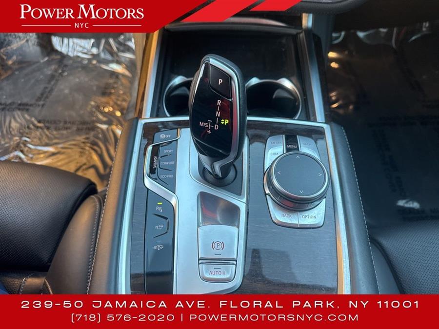 2022 BMW 7-Series 740i xDrive photo