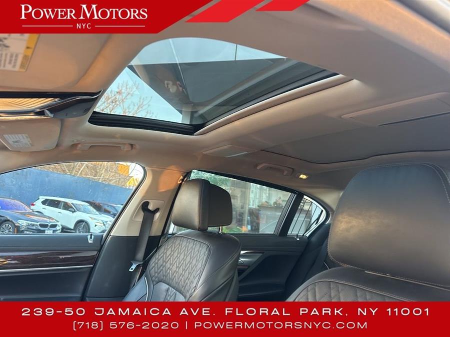 2022 BMW 7-Series 740i xDrive photo