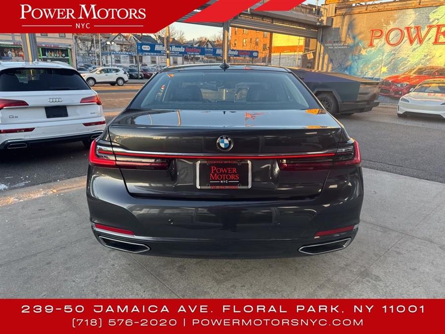 2022 BMW 7-Series 740i xDrive photo