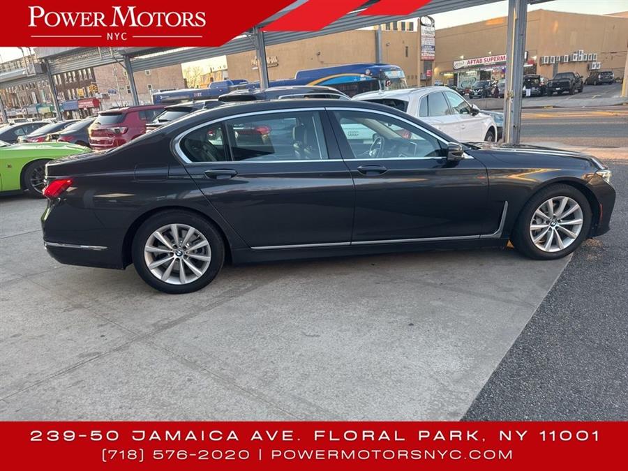 2022 BMW 7-Series 740i xDrive photo