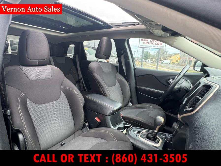 2015 Jeep Cherokee 4WD 4dr Latitude photo