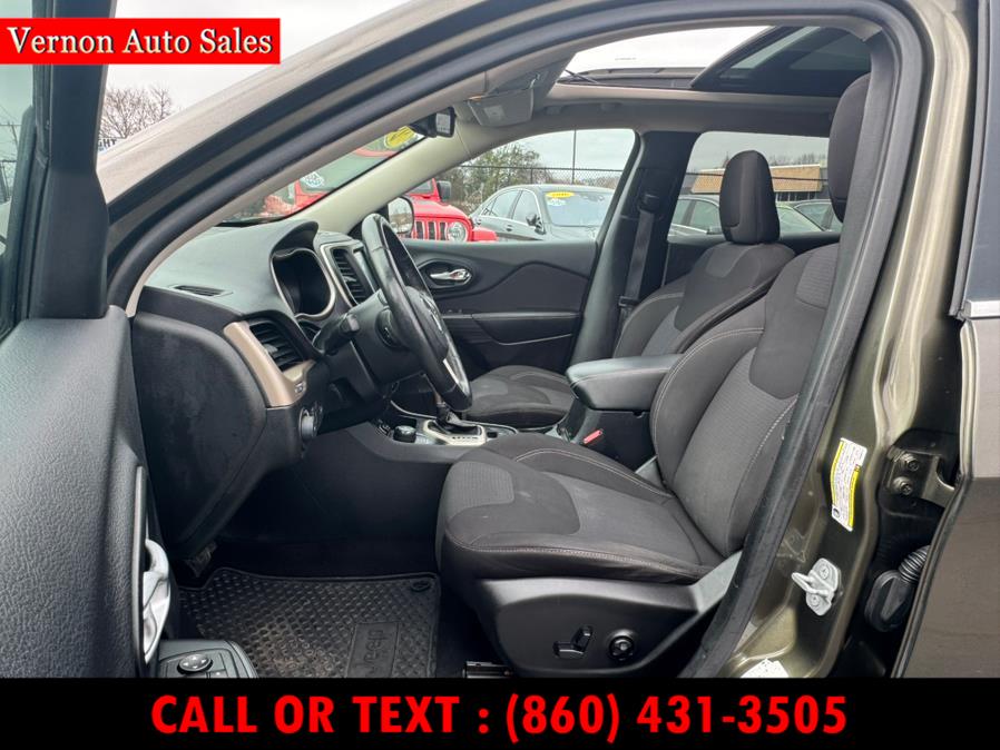 2015 Jeep Cherokee 4WD 4dr Latitude photo