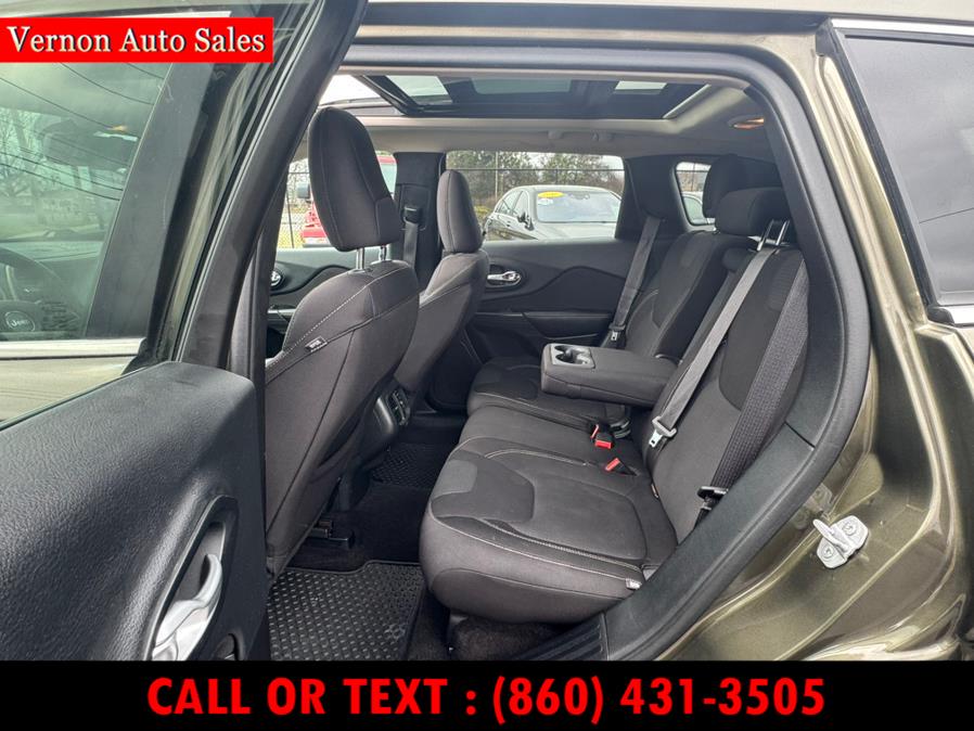 2015 Jeep Cherokee 4WD 4dr Latitude photo