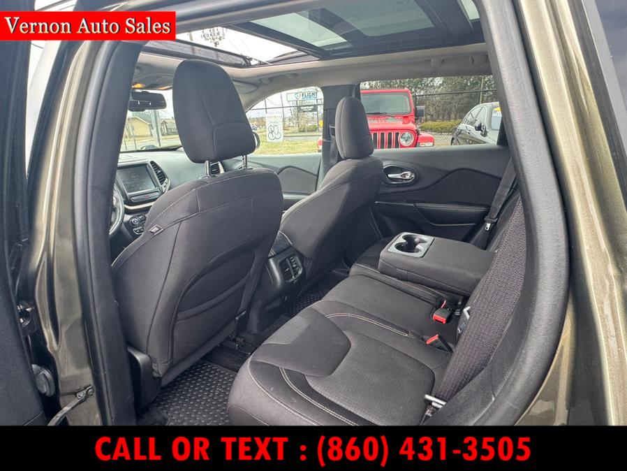 2015 Jeep Cherokee 4WD 4dr Latitude photo