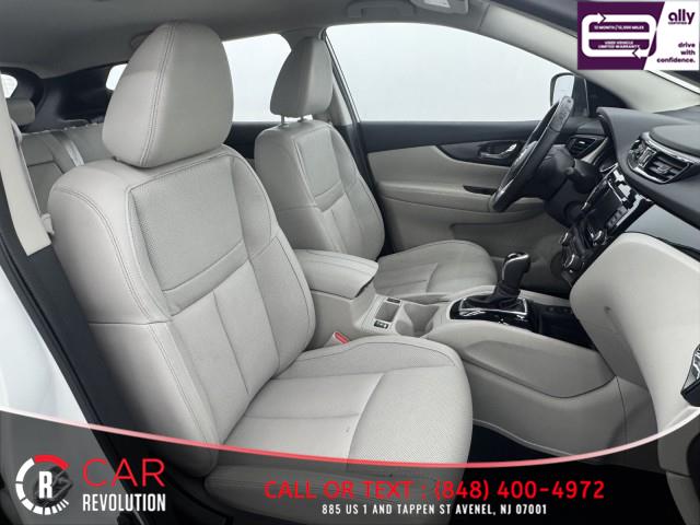 2021 Nissan Rogue Sport SL photo