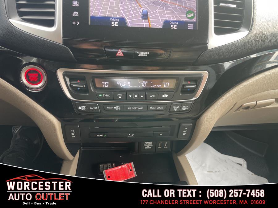 2016 Honda Pilot AWD 4dr Touring w/RES & Navi photo