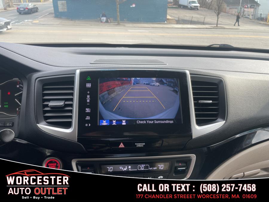 2016 Honda Pilot AWD 4dr Touring w/RES & Navi photo