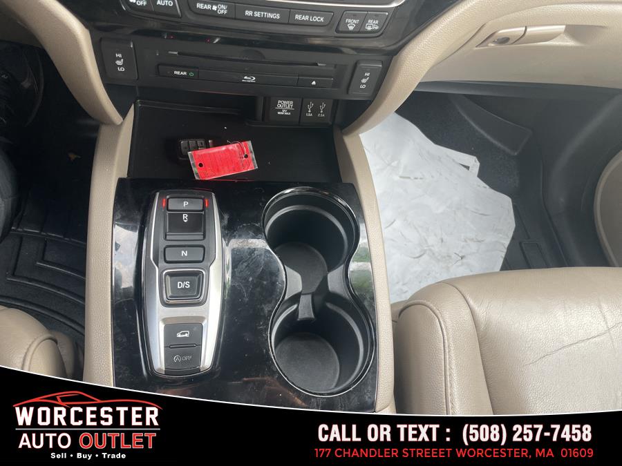 2016 Honda Pilot AWD 4dr Touring w/RES & Navi photo