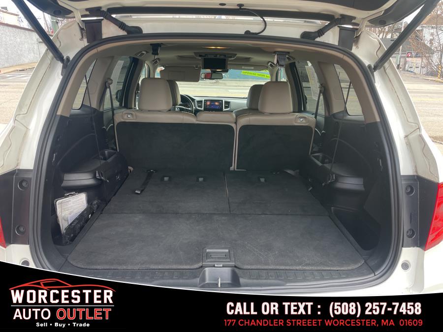 2016 Honda Pilot AWD 4dr Touring w/RES & Navi photo