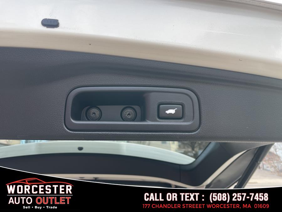 2016 Honda Pilot AWD 4dr Touring w/RES & Navi photo