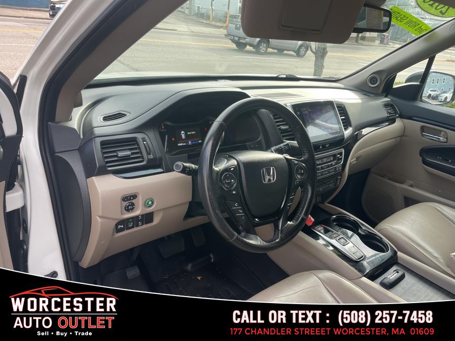 2016 Honda Pilot AWD 4dr Touring w/RES & Navi photo