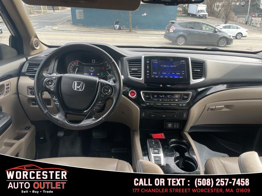 2016 Honda Pilot AWD 4dr Touring w/RES & Navi photo
