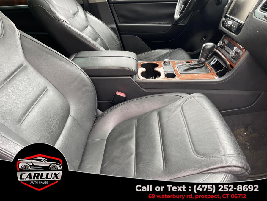 2012 Volkswagen Touareg photo